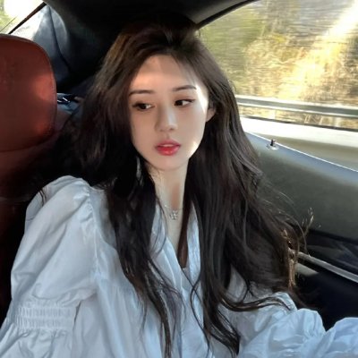 抽象画中的越南少女