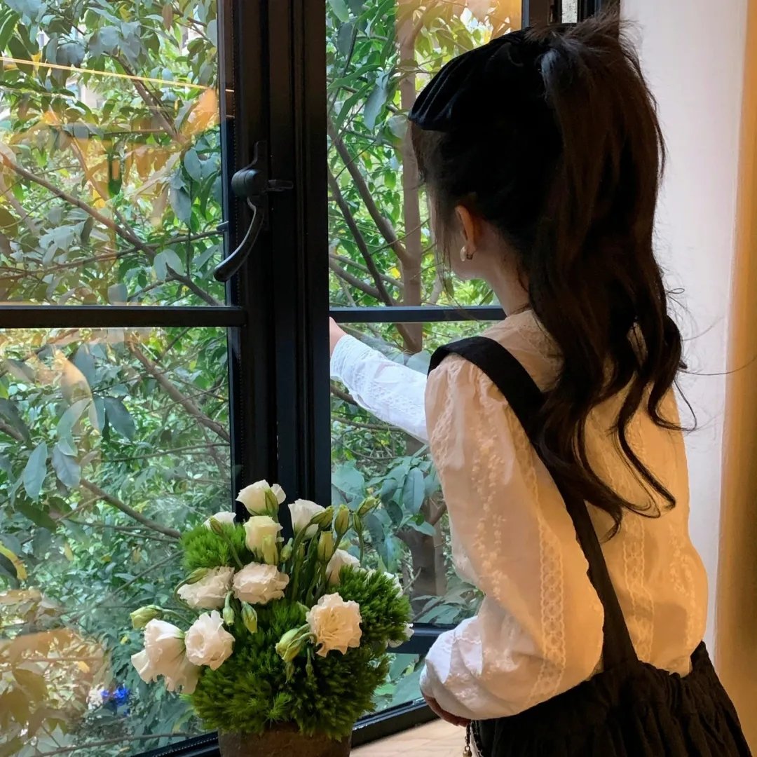 春泥溅花红